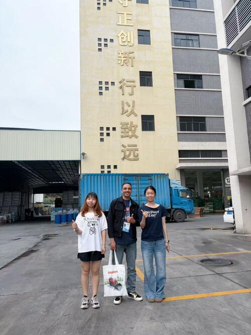 कैंटन मेले के तुरंत बाद फिलिस्तीनी ग्राहक हमारे कारखाने का दौरा करते हैं