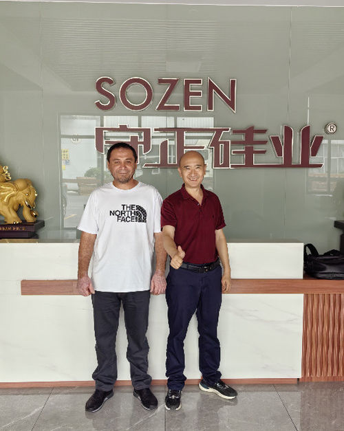 के बारे में नवीनतम कंपनी समाचार हमारे सीलेंट कारखाने में आने के लिए कजाकिस्तान के दोस्तों का स्वागत है